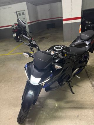 Moto Suzuki GSX-S ABS estilo naked 125