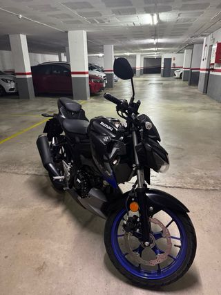 Moto Suzuki GSX-S ABS estilo naked 125