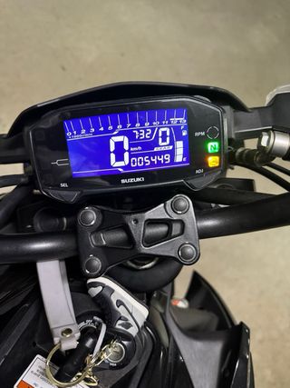 Moto Suzuki GSX-S ABS estilo naked 125