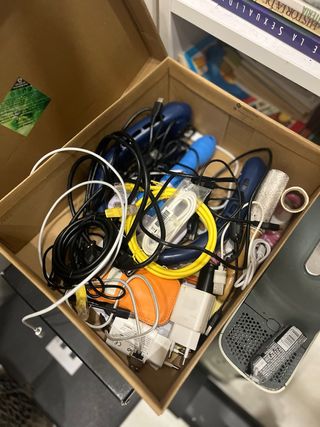 Lote de cables y cargadores