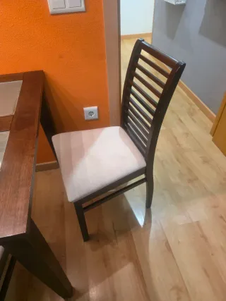 Mesa Comedor Extensible Madera y Cristal + 4 silla