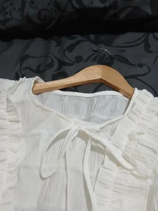 Blusa blanca bohemia volantes manga corta