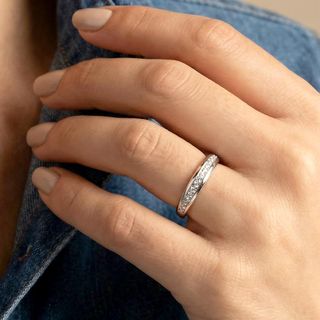 anillo oro 18k con piedra con circonita