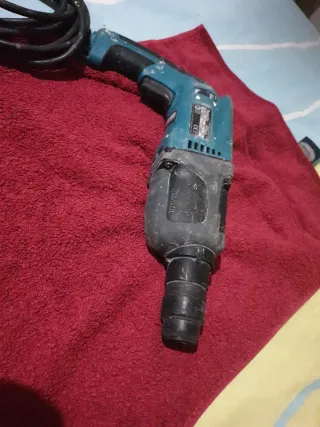 Taladro Makita HR2230