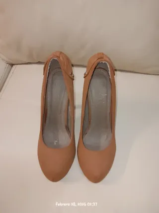 Zapatos de tacón beige talla 37