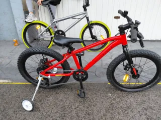 Bicicleta infantil Rockrider roja
