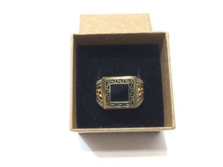 sello oro 18k con piedra con onix