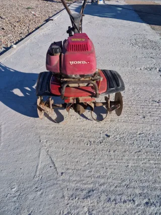 Motocultor Honda rojo