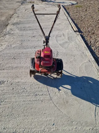 Motocultor Honda rojo