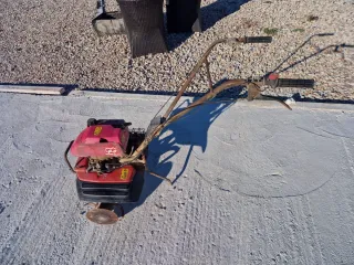 Motocultor Honda rojo