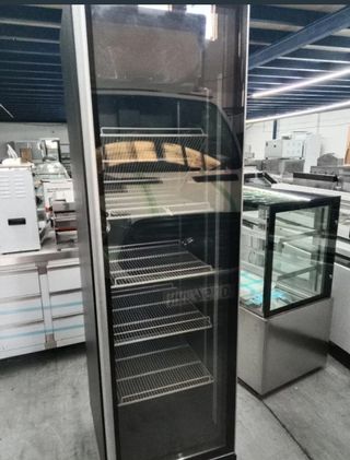 Nevera expositoras refrigerada: móvil 631060693