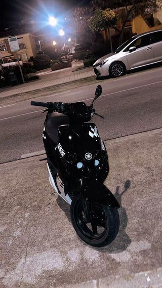 Yamaha Jog RR Scooter Automática Negra y blanca