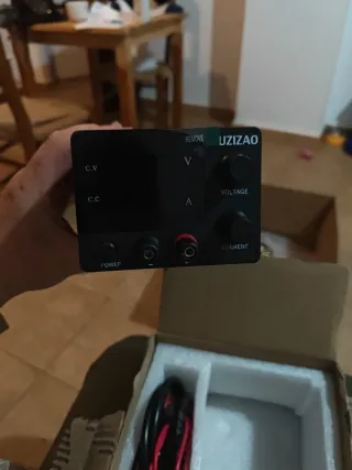 Fuente de Alimentación Regulable UZIZAO