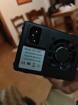 Fuente de Alimentación Regulable UZIZAO