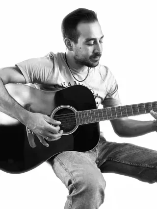 Clases de iniciación en guitarra niños y adultos