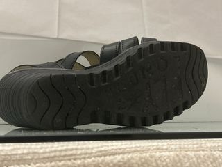 Sandalias Fly London Negras y regalo otras rojas