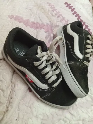 Zapatillas Vans Talla 34. 24 cm longitud