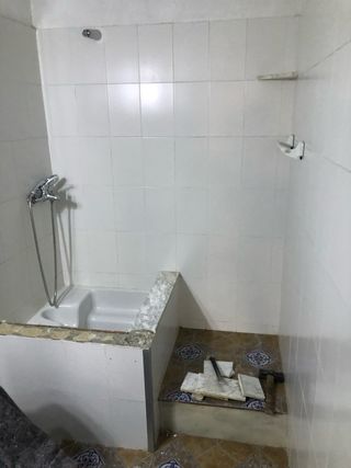 Pica lavamanos de porcelánico a medida