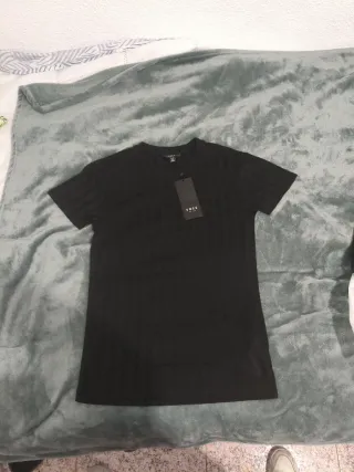 Camiseta SMOG negra con rallas