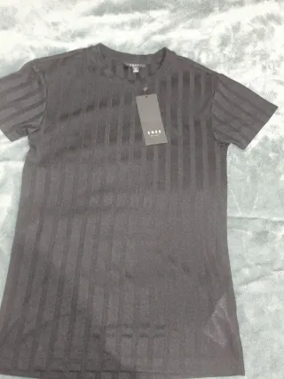 Camiseta SMOG negra con rallas