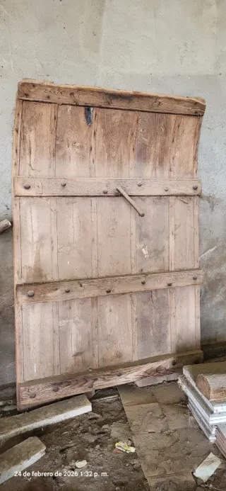 Trillo antiguo grande de madera