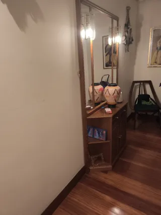 Mueble recibidor con espejo y luces