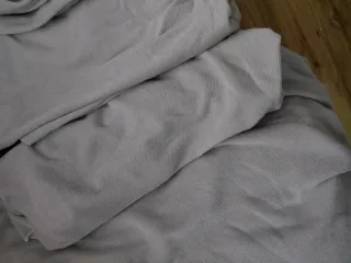 Sofá chaise longue marrón/gris