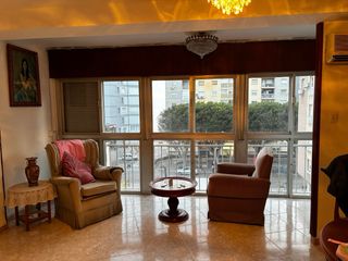 Mueble comedor + mesa + 4 sillas + 2 sillones