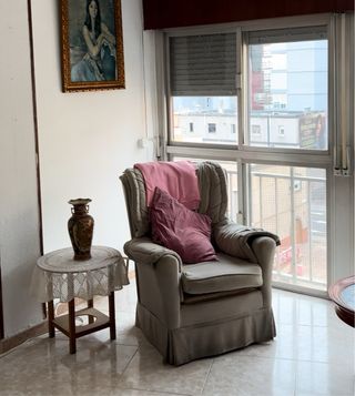 Mueble comedor + mesa + 4 sillas + 2 sillones