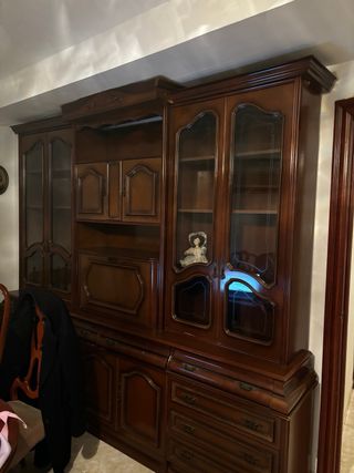 Mueble comedor + mesa + 4 sillas + 2 sillones