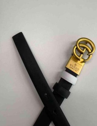 Cinturón Gucci GG Hebilla Dorada Negro