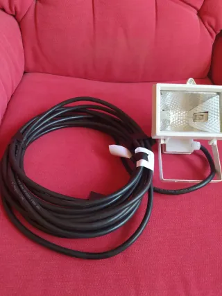 Foco halógeno con cable