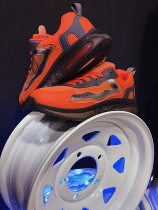 Zapatillas deportivas Sneakers naranjas y grises