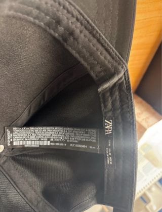 Gorra Zara Satén Brillante Negra