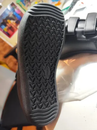 Deportivo barefoot colegial respetuoso