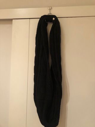 Cuello de lana tejido negro