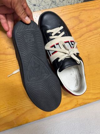Zapatillas Gucci Negras con Banda Roja