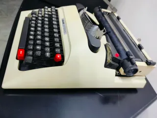 Máquina de escribir Olivetti Lettera 12