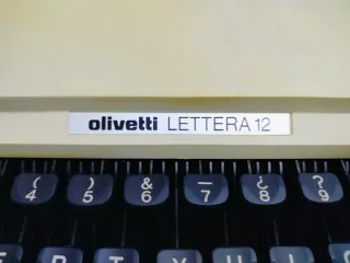 Máquina de escribir Olivetti Lettera 12
