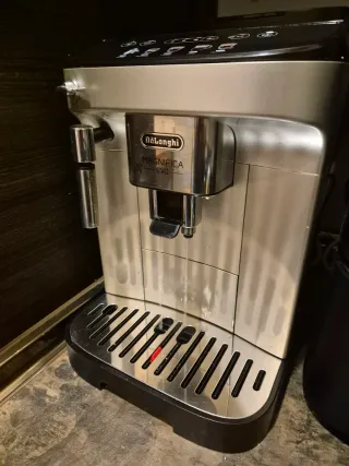 Cafetera DeLonghi Magnifica Evo
