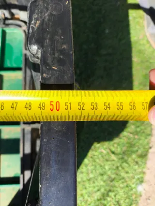 Arqueta riego jardín verde y negro