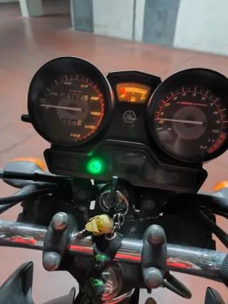 Yamaha YBR 125 2014 Negra con Maletín