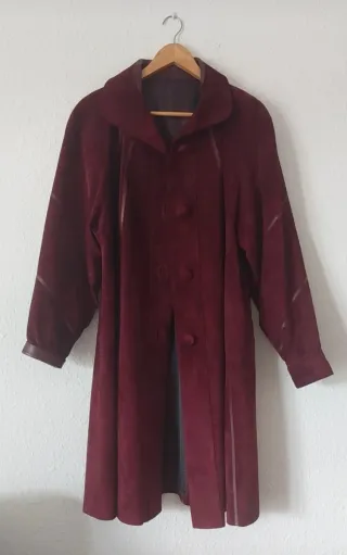 Abrigo de piel burdeos