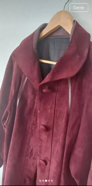 Abrigo de piel burdeos