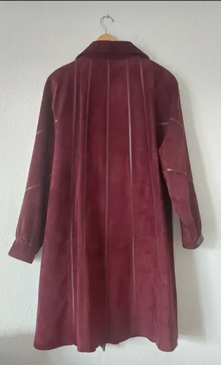 Abrigo de piel burdeos