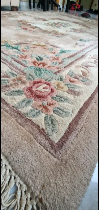 Alfombra de lana beige y multicolor