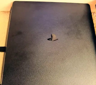 PS4 + 2 mandos + juegos - funciona perfectamente