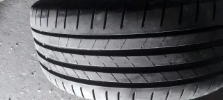 225/40 R19 93Y