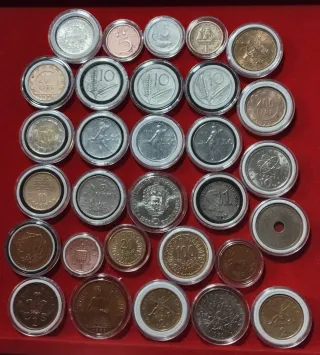 Lote variado de monedas extranjeras