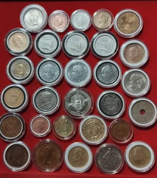 Lote variado de monedas extranjeras